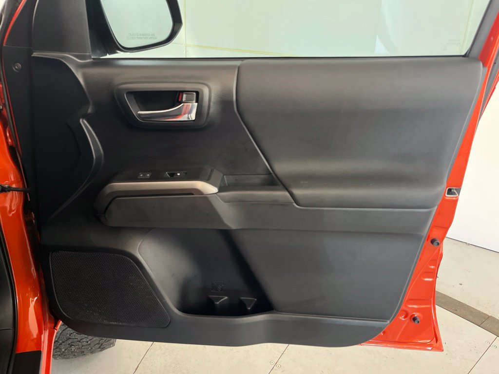 Used 2018 Toyota Tacoma TRD Off-Road AWD/4WD image 29