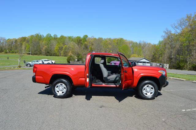 Used 2017 Toyota Tacoma 4x4 Access Cab image 5