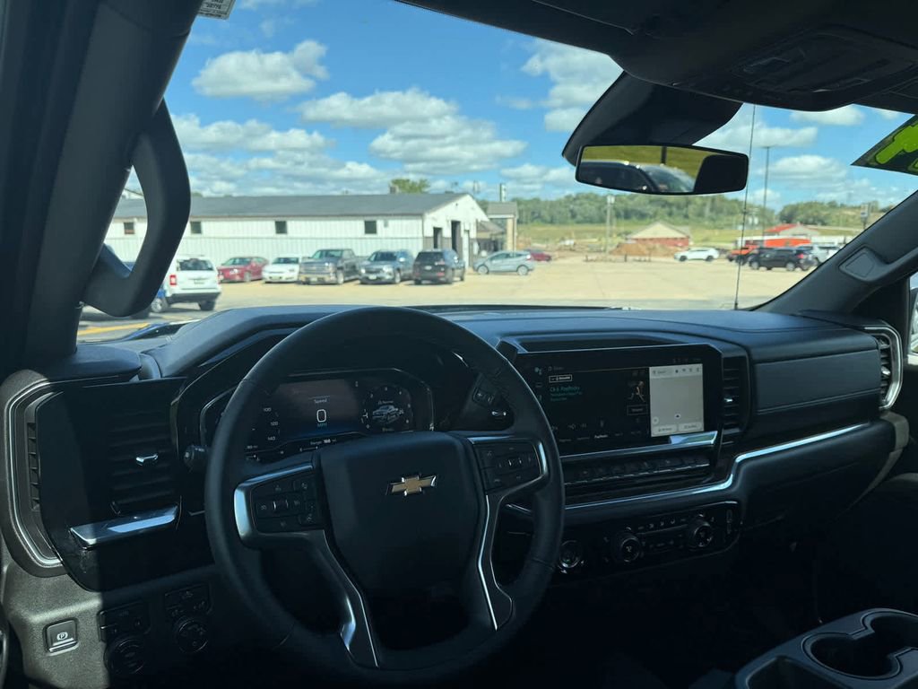 Used 2024 Chevrolet Silverado 1500 LT image 6