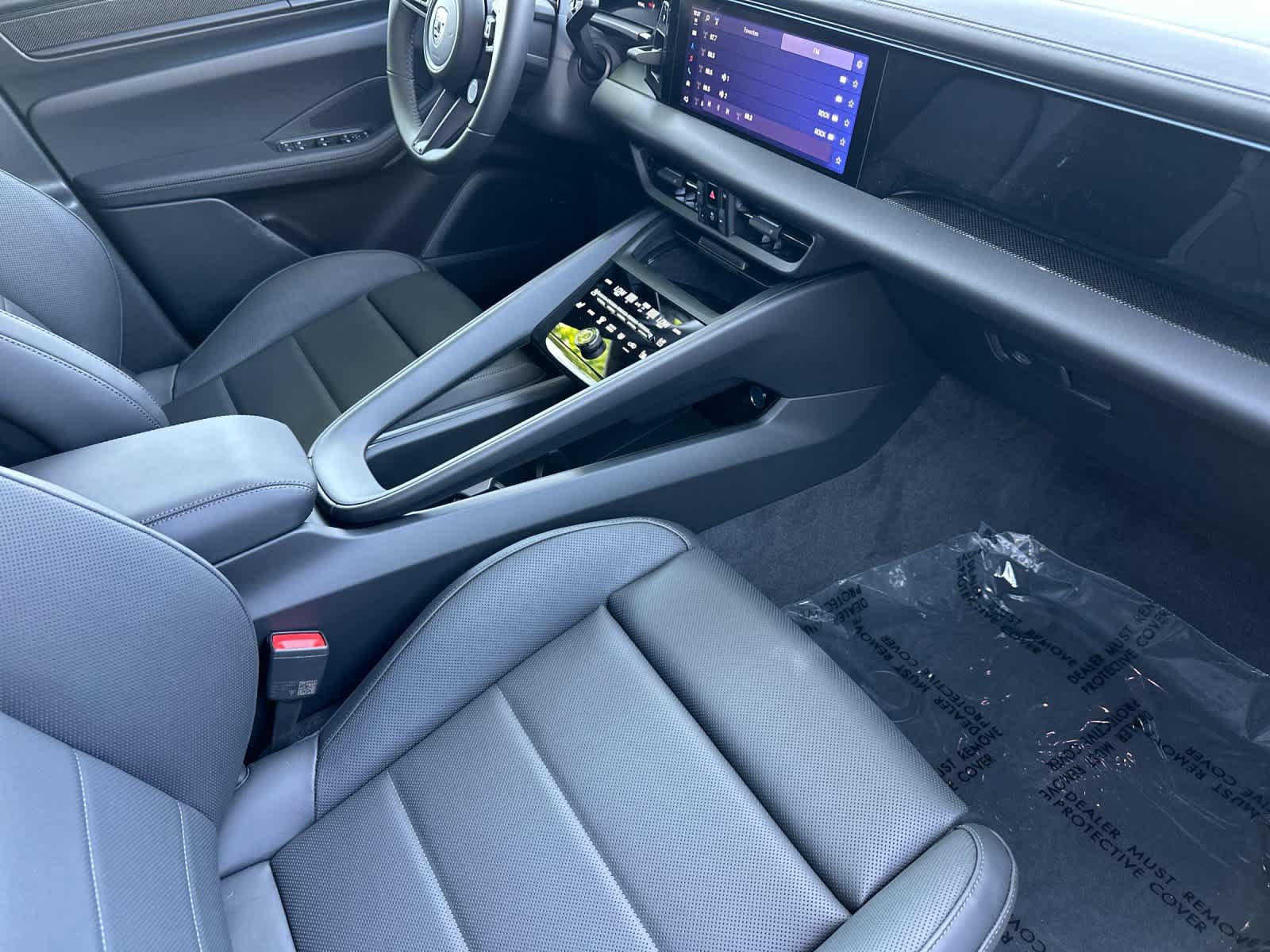 New 2026 Porsche Macan Turbo Electric AWD/4WD image 17