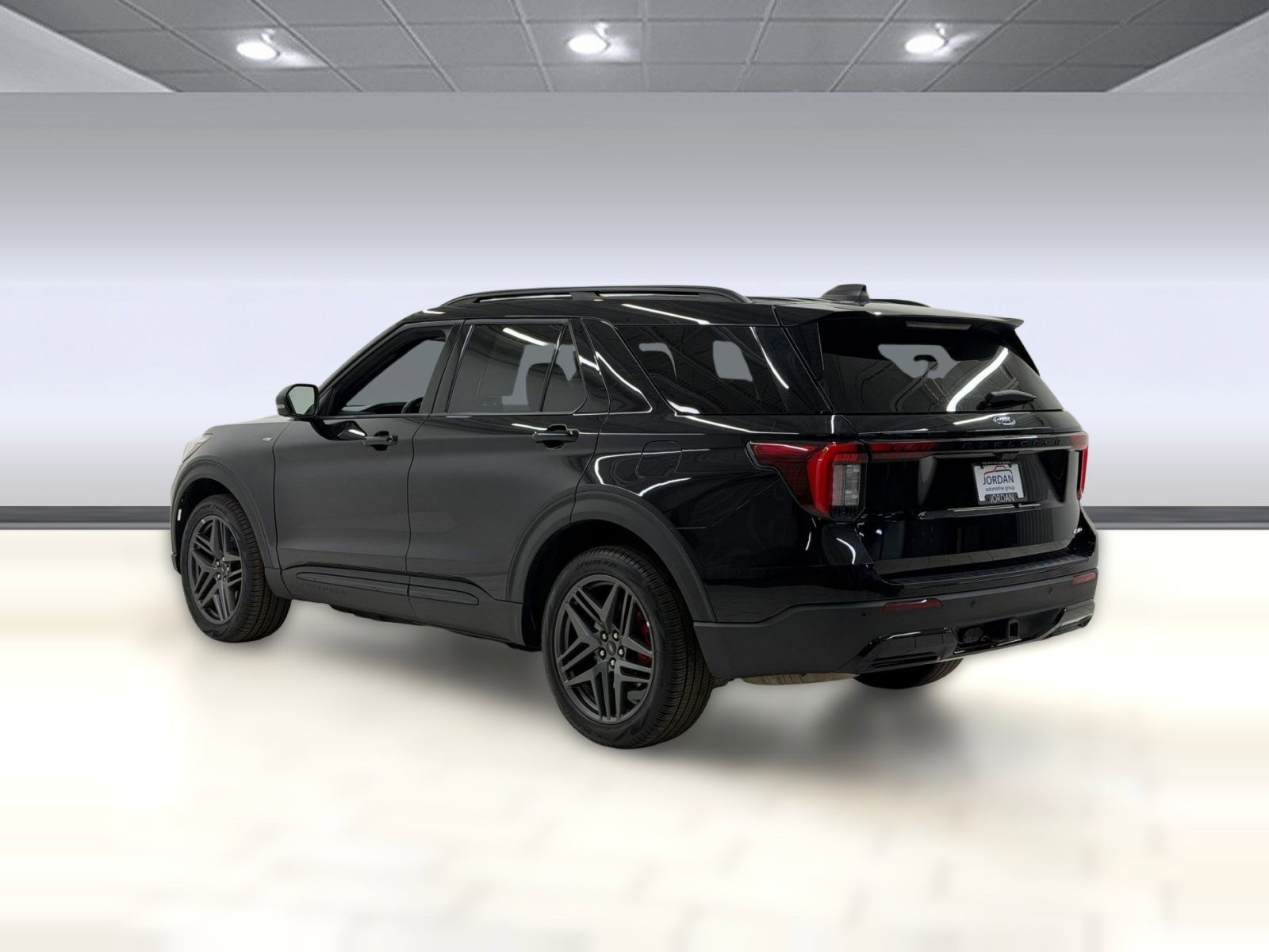 Used 2025 Ford Explorer ST-Line w/ ST-Line Street Pack image 2