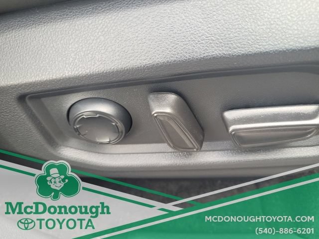 Used 2024 Toyota Sequoia Platinum AWD/4WD image 40