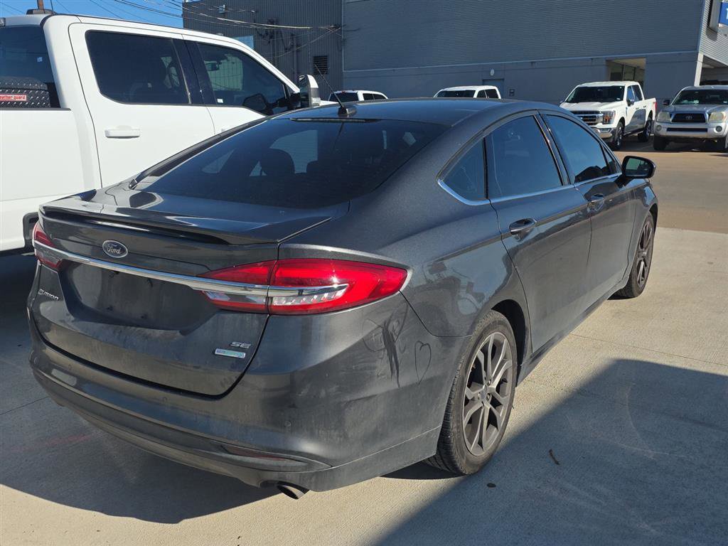 Used 2017 Ford Fusion SE w/ Equipment Group 201A image 5