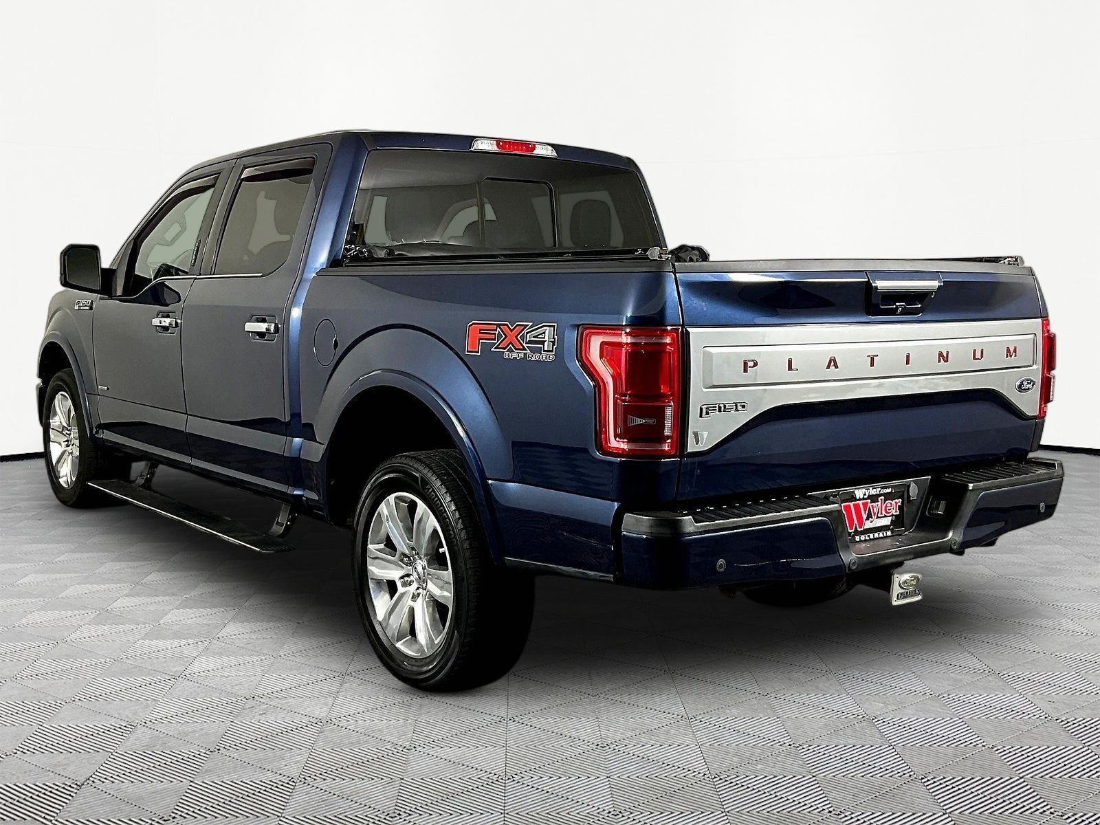 Used 2017 Ford F150 Platinum w/ Equipment Group 701A Luxury AWD/4WD image 4