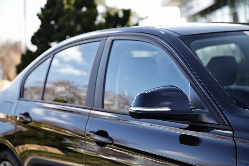 Used 2018 BMW 320i Sedan w/ Convenience Package image 3