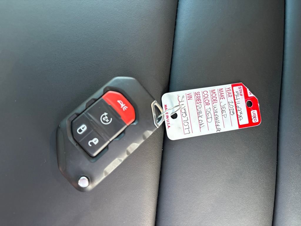 Used 2025 Jeep Wrangler Unlimited Rubicon image 33