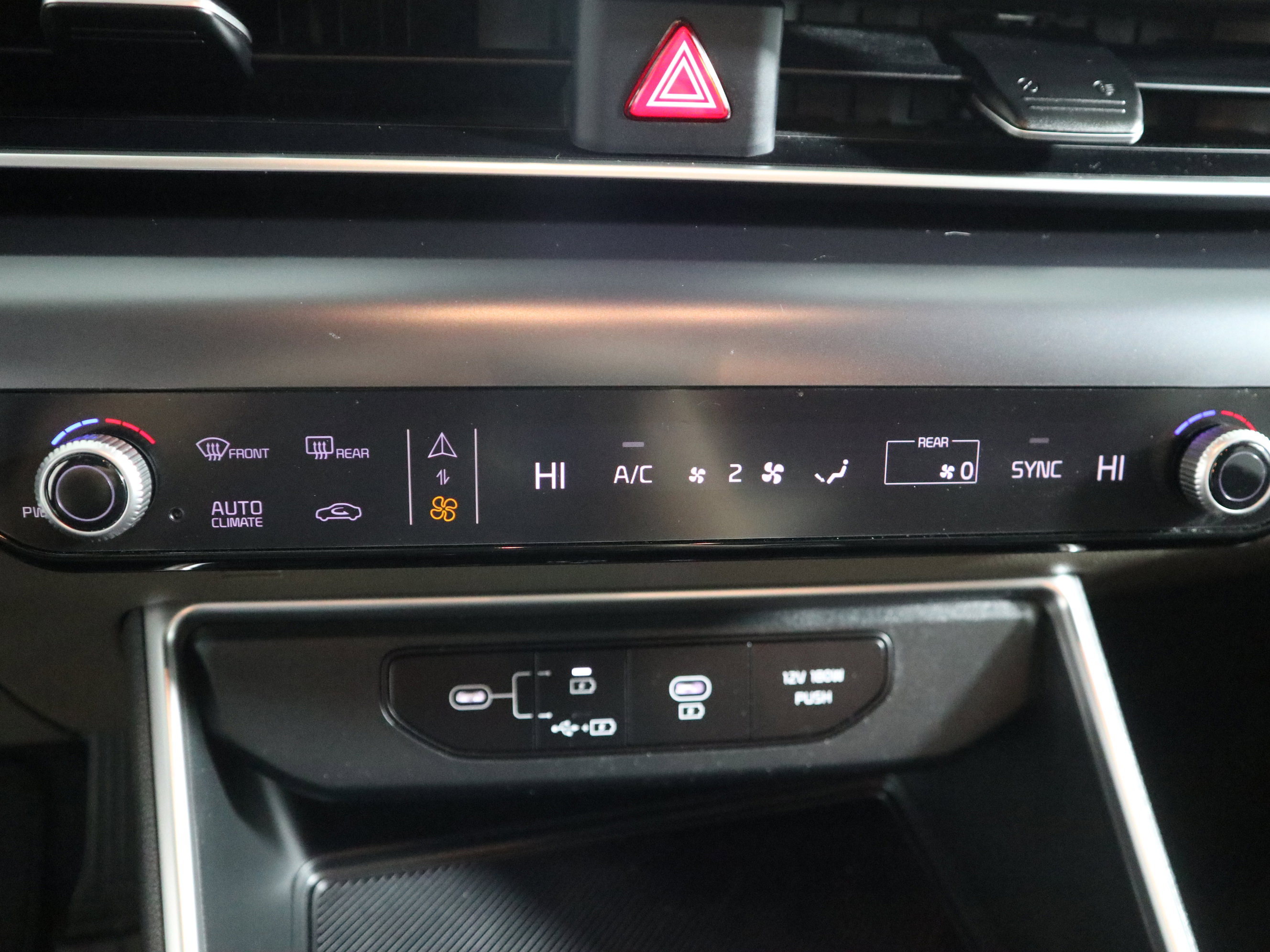 Used 2025 Kia Carnival image 33