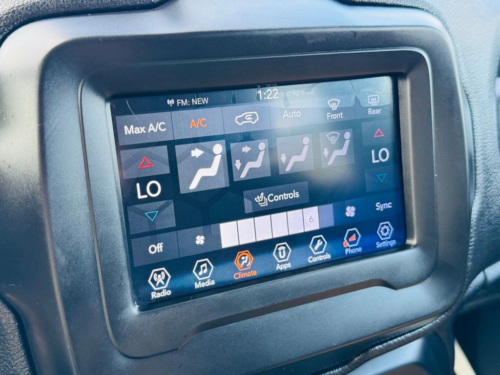 Used 2018 Jeep Renegade Latitude w/ Cold Weather Group AWD/4WD image 24