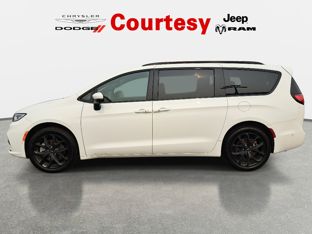 Certified 2023 Chrysler Pacifica Touring-L w/ Uconnect Theater Family Group AWD/4WD image 7
