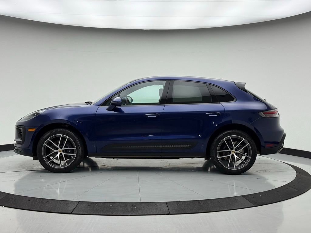 Used 2025 Porsche Macan image 2
