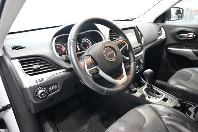 Used 2018 Jeep Cherokee Latitude Plus w/ Cold Weather Group image 21