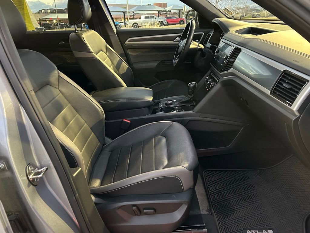 Used 2021 Volkswagen Atlas Cross Sport SEL Premium R-Line image 31