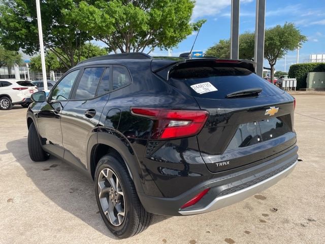 Used 2025 Chevrolet Trax LT image 7