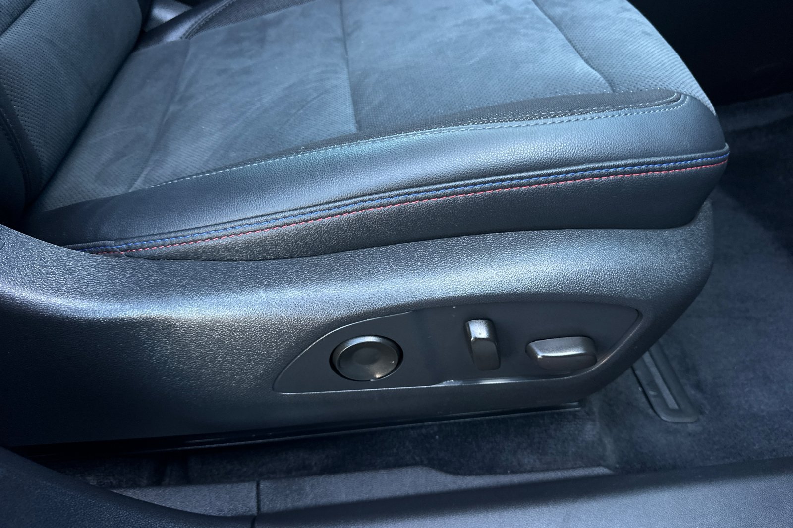 Used 2024 Chevrolet Blazer EV RS AWD/4WD image 23