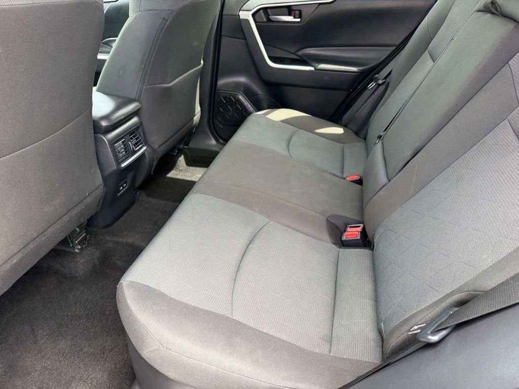 Used 2025 Toyota RAV4 XLE image 12