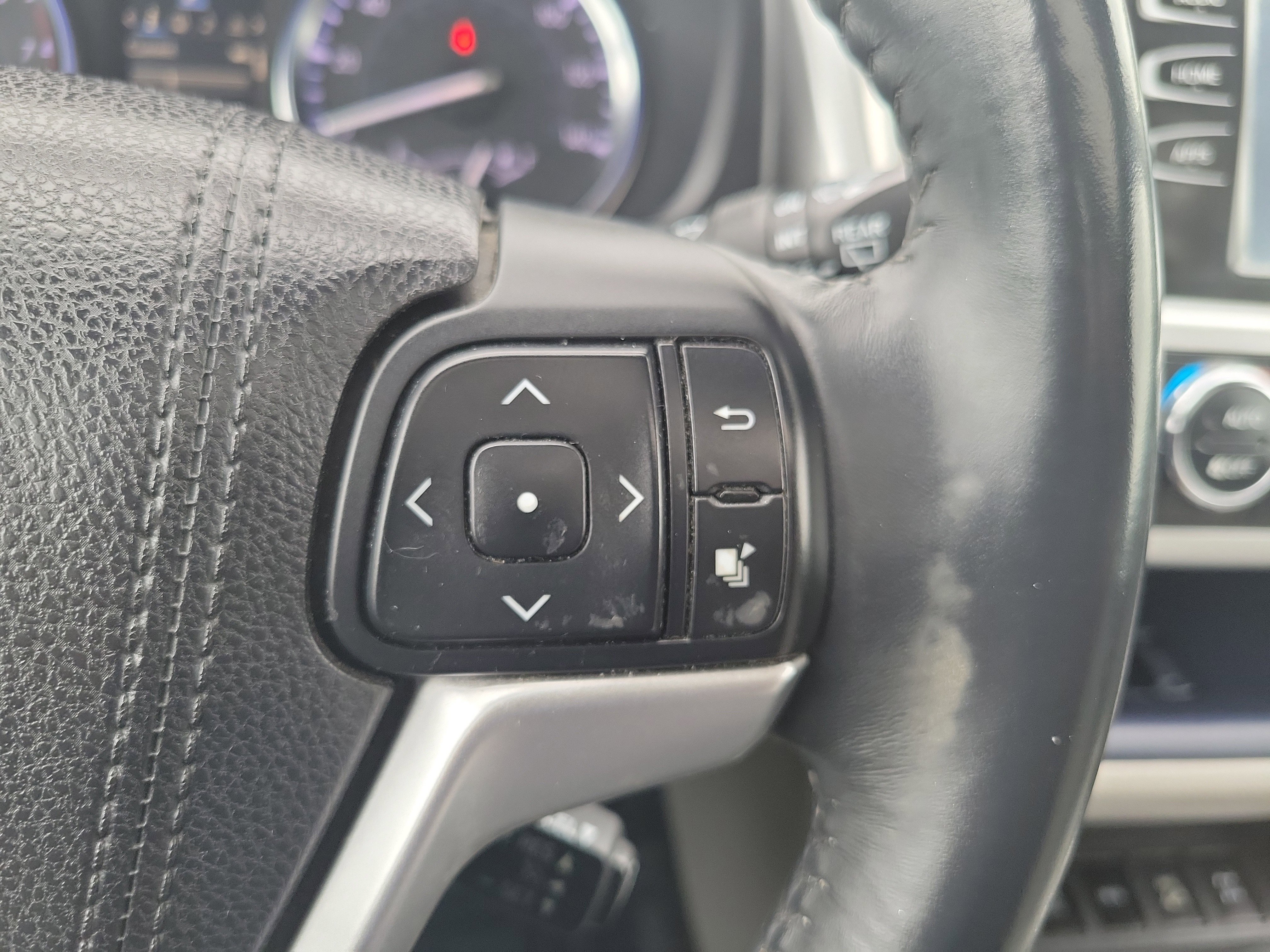 Used 2016 Toyota Highlander XLE AWD/4WD image 24