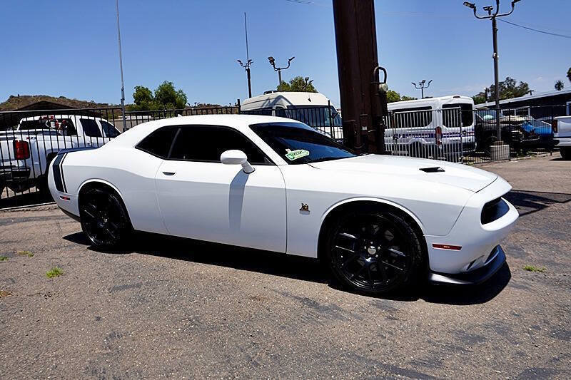 Used 2015 Dodge Challenger R/T Scat Pack w/ Scat Pack Appearance Package RWD image 10
