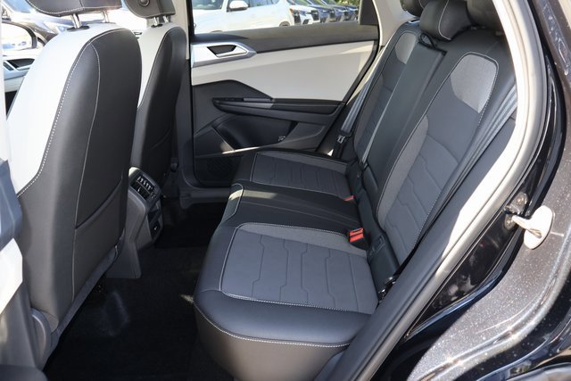 Certified 2025 Volkswagen Taos SE image 13