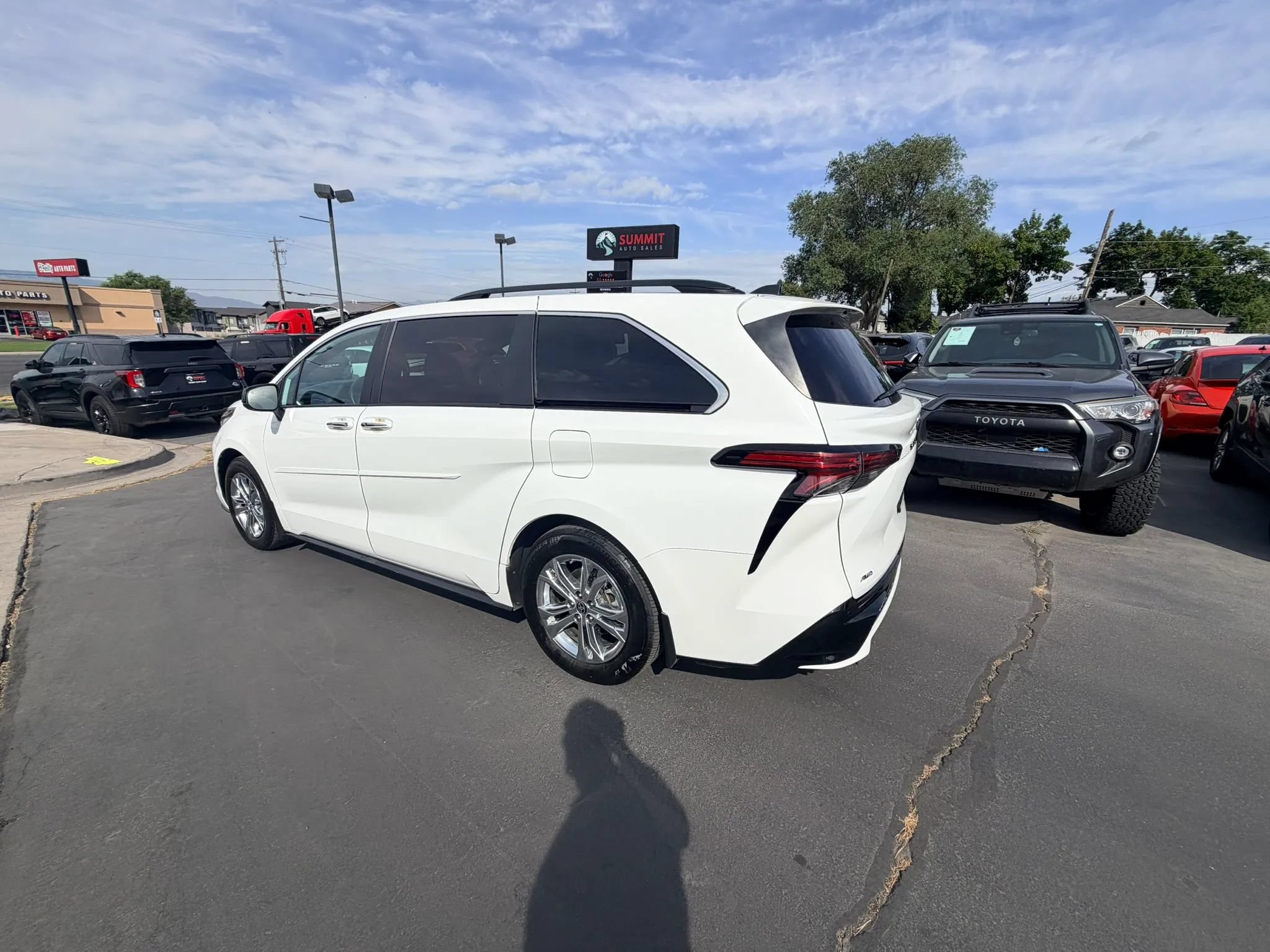 Used 2023 Toyota Sienna XSE w/ XSE Plus Package AWD/4WD image 6