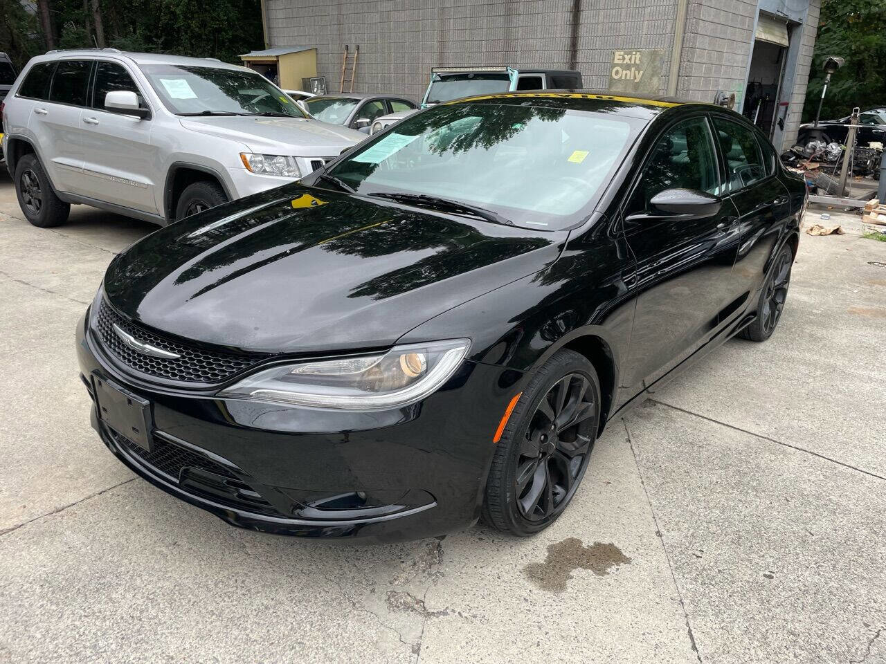 Used 2015 Chrysler 200 S w/ Comfort Group image 2