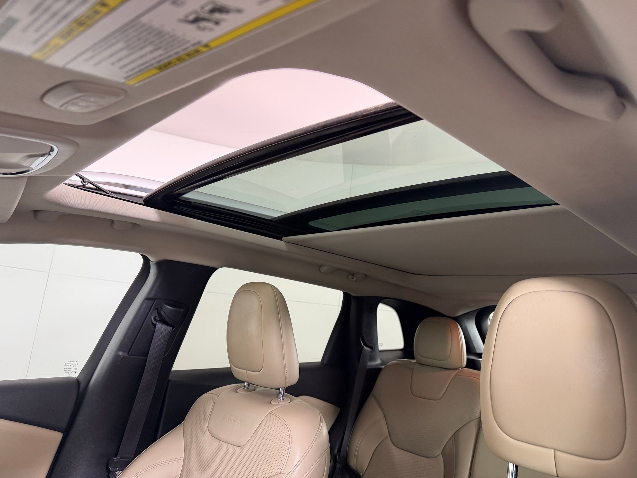 Used 2016 Jeep Cherokee Limited w/ Luxury Group image 19