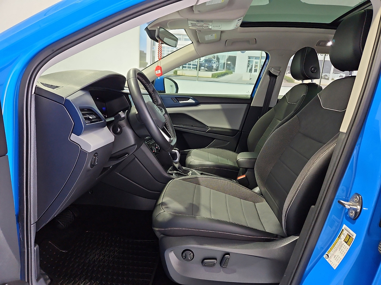 Certified 2023 Volkswagen Taos SE w/ Panoramic Sunroof Package AWD/4WD image 11