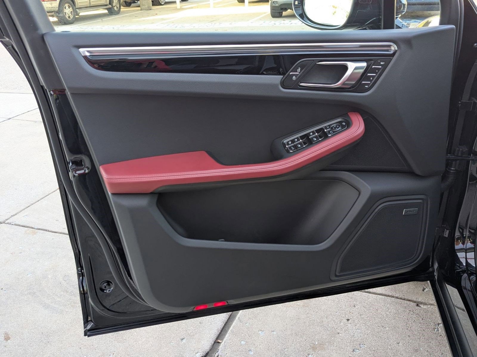 Used 2025 Porsche Macan image 13