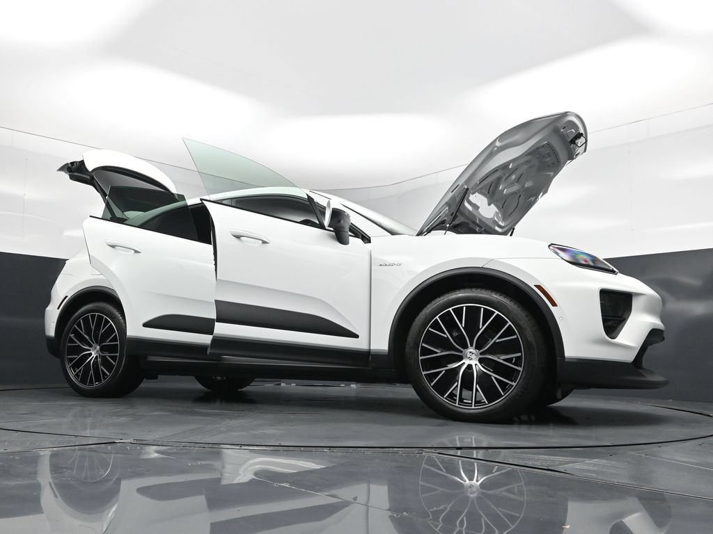 New 2026 Porsche Macan 4 Electric AWD/4WD image 32