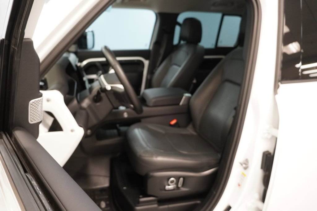 Used 2024 Land Rover Defender 130 S image 4
