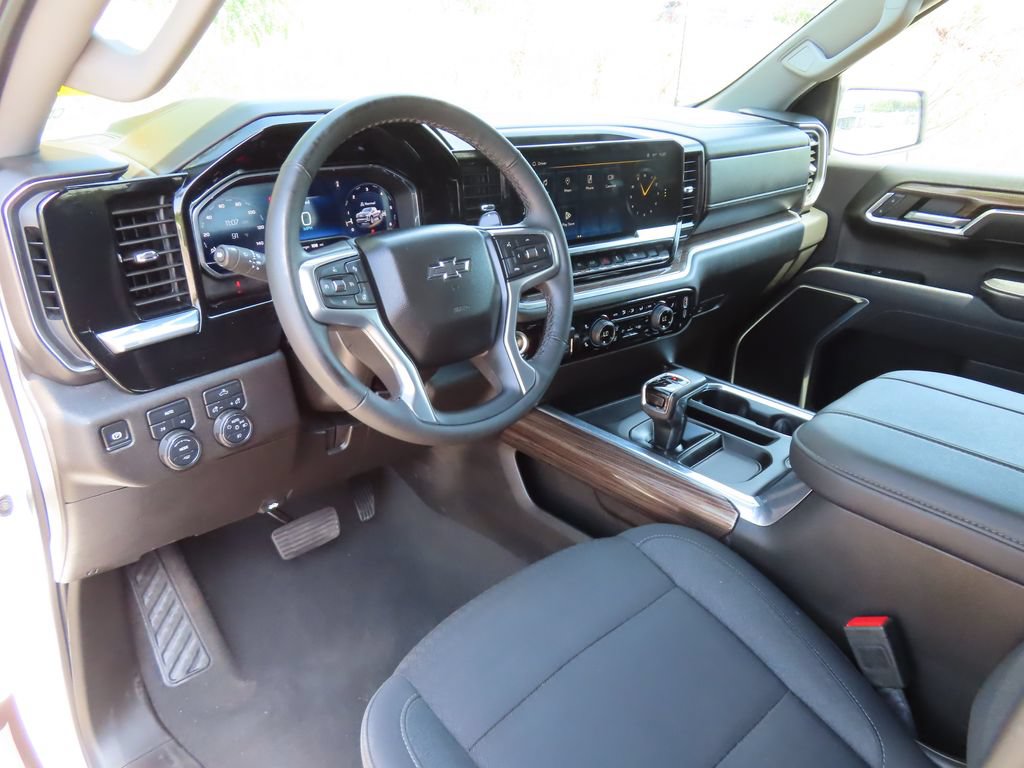 Used 2025 Chevrolet Silverado 1500 RST AWD/4WD image 25
