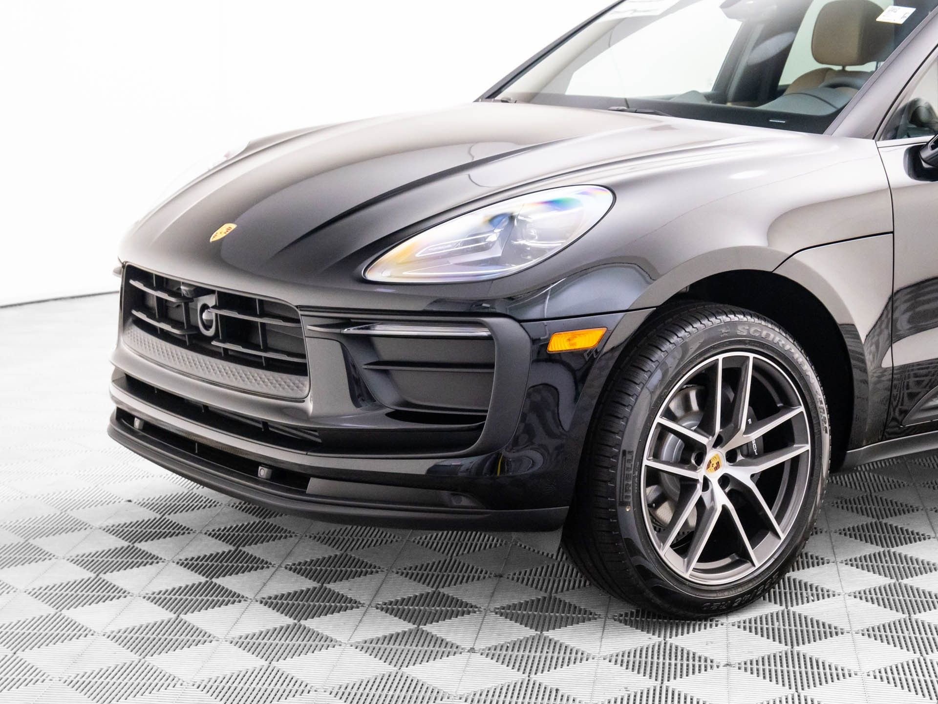 Certified 2026 Porsche Macan AWD/4WD image 34