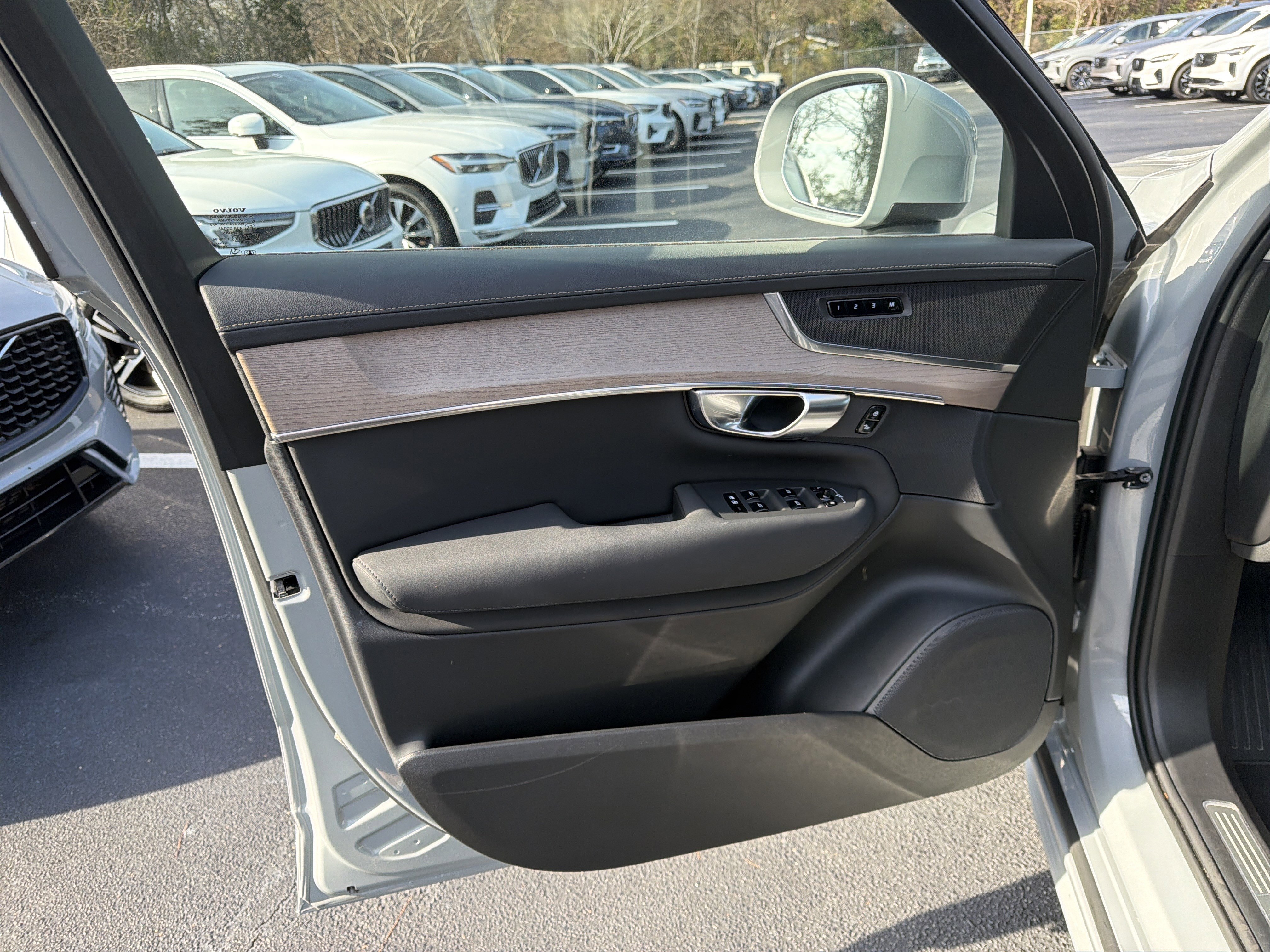 Certified 2025 Volvo XC90 B6 Plus image 14