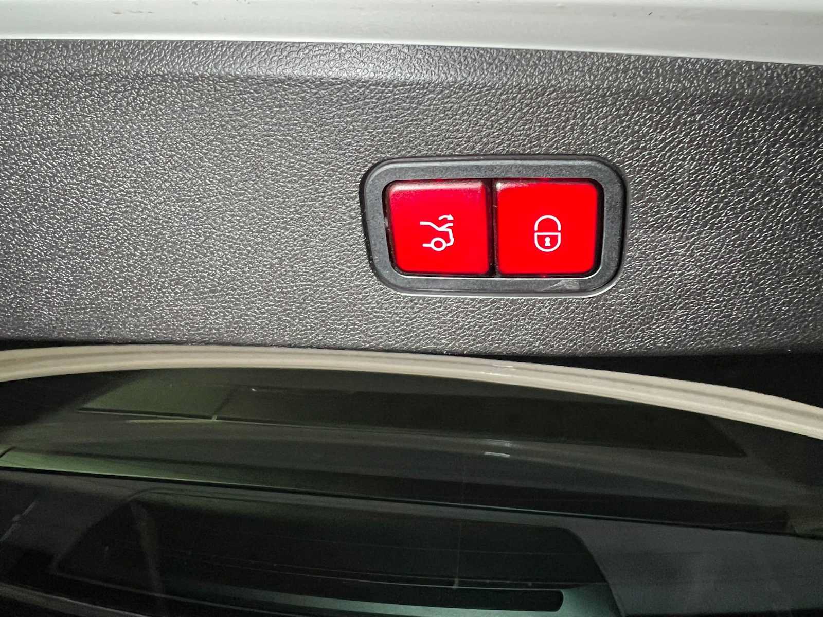 Used 2015 Mercedes-Benz E 400 4MATIC Sedan image 17