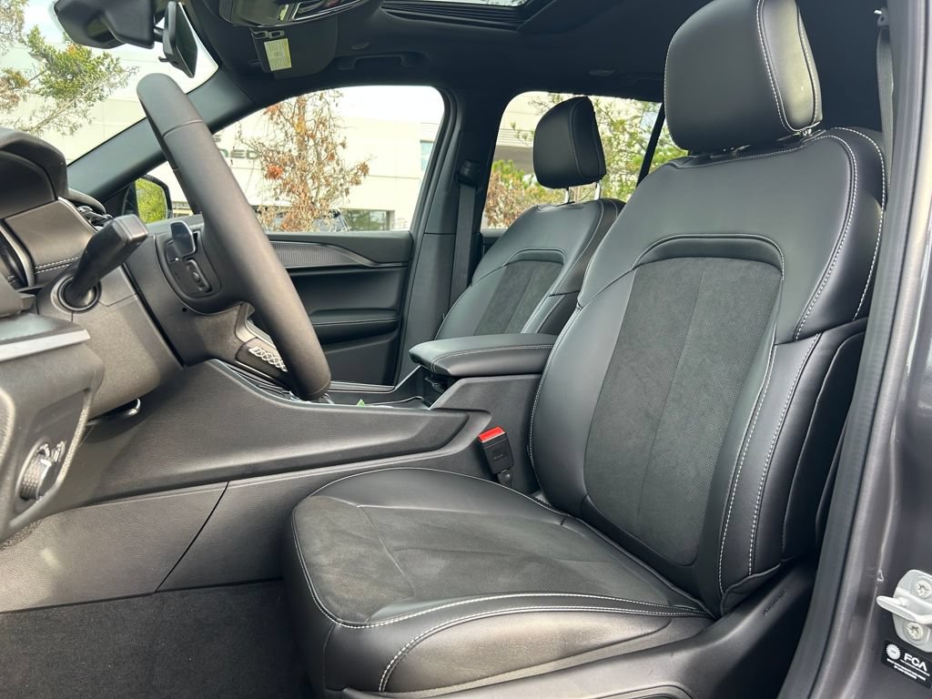 New 2025 Jeep Grand Cherokee Altitude AWD/4WD image 23