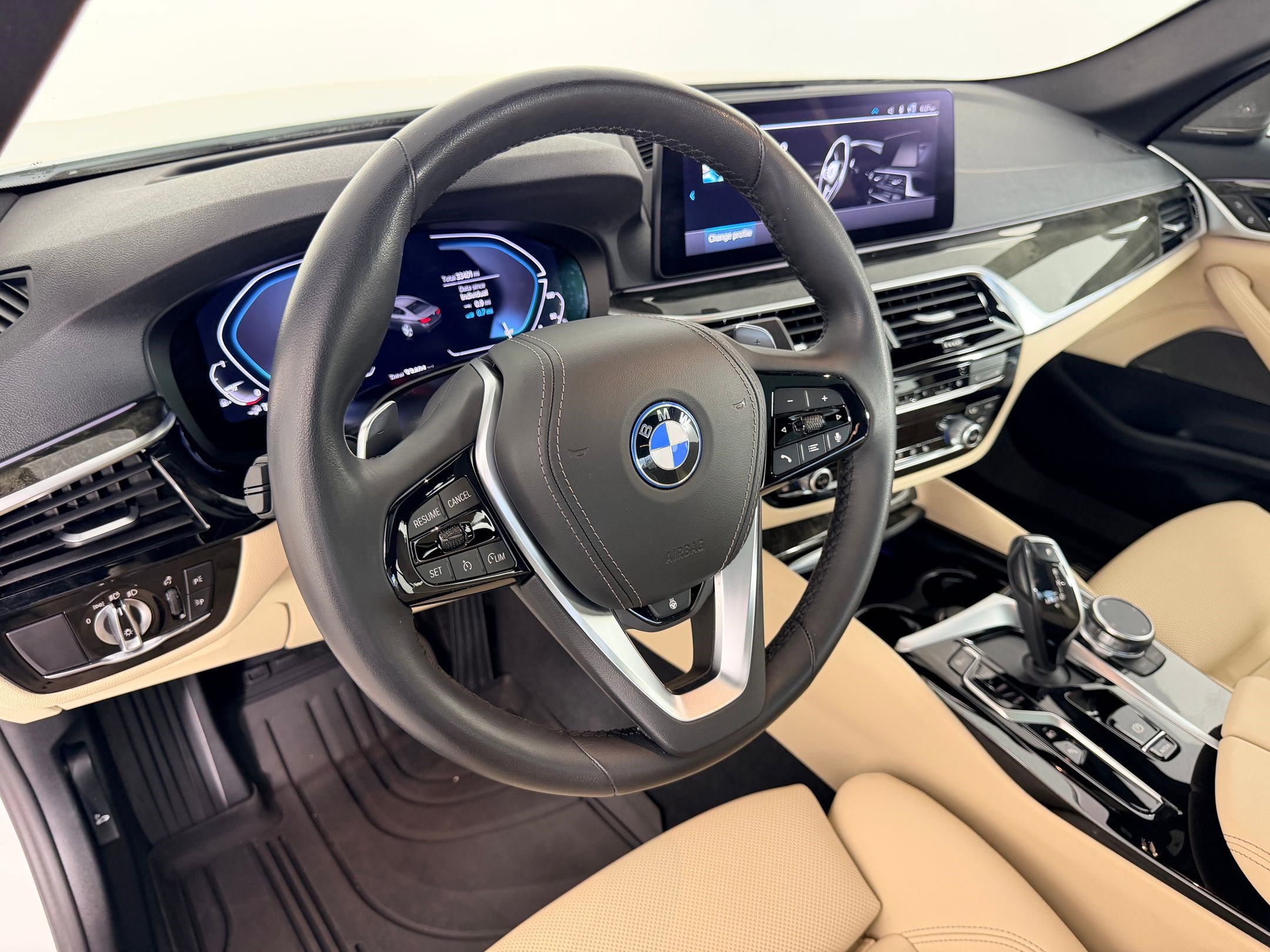 Certified 2023 BMW 530e w/ Premium Package image 4