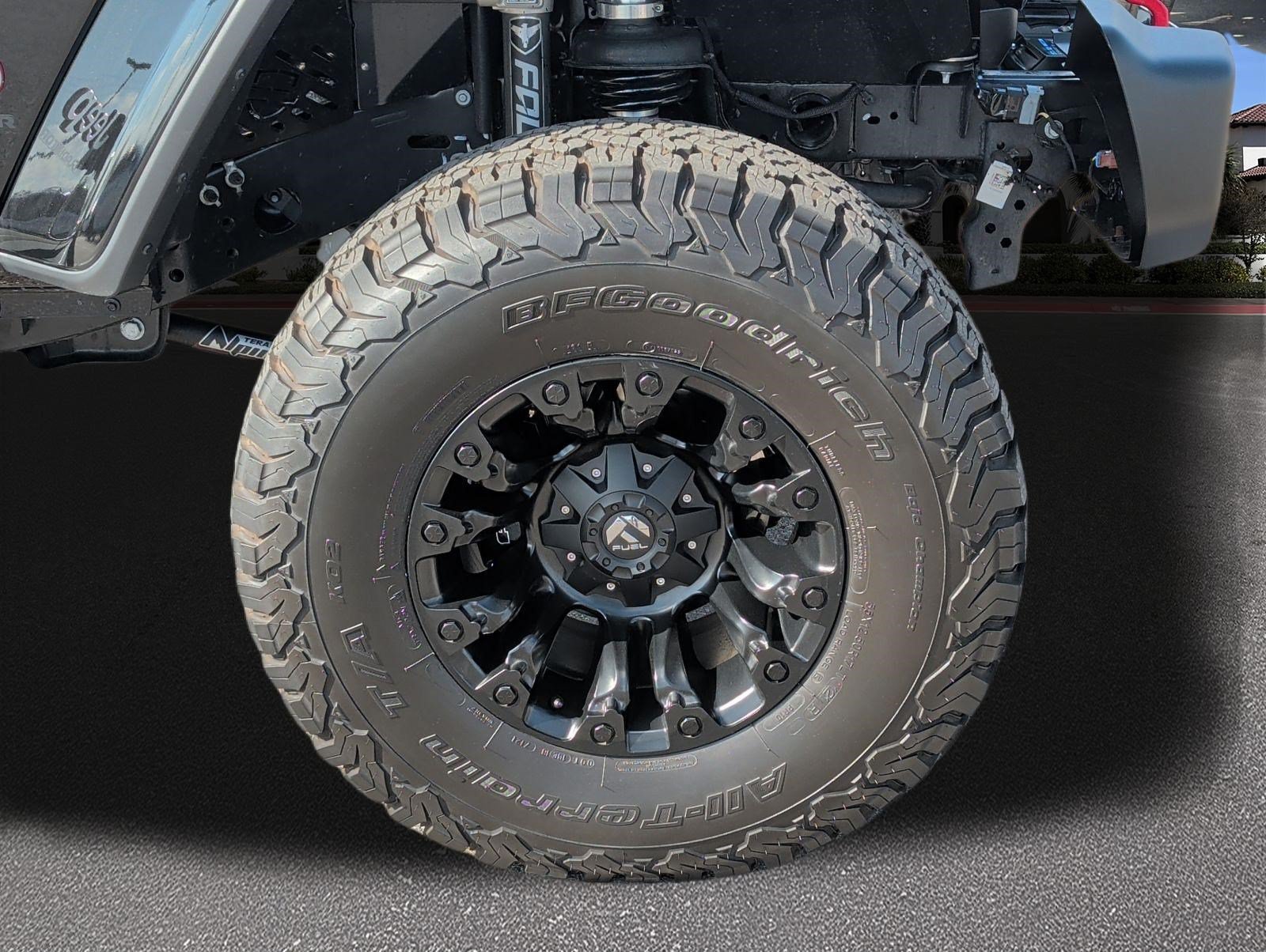Used 2025 Jeep Gladiator Rubicon AWD/4WD image 7