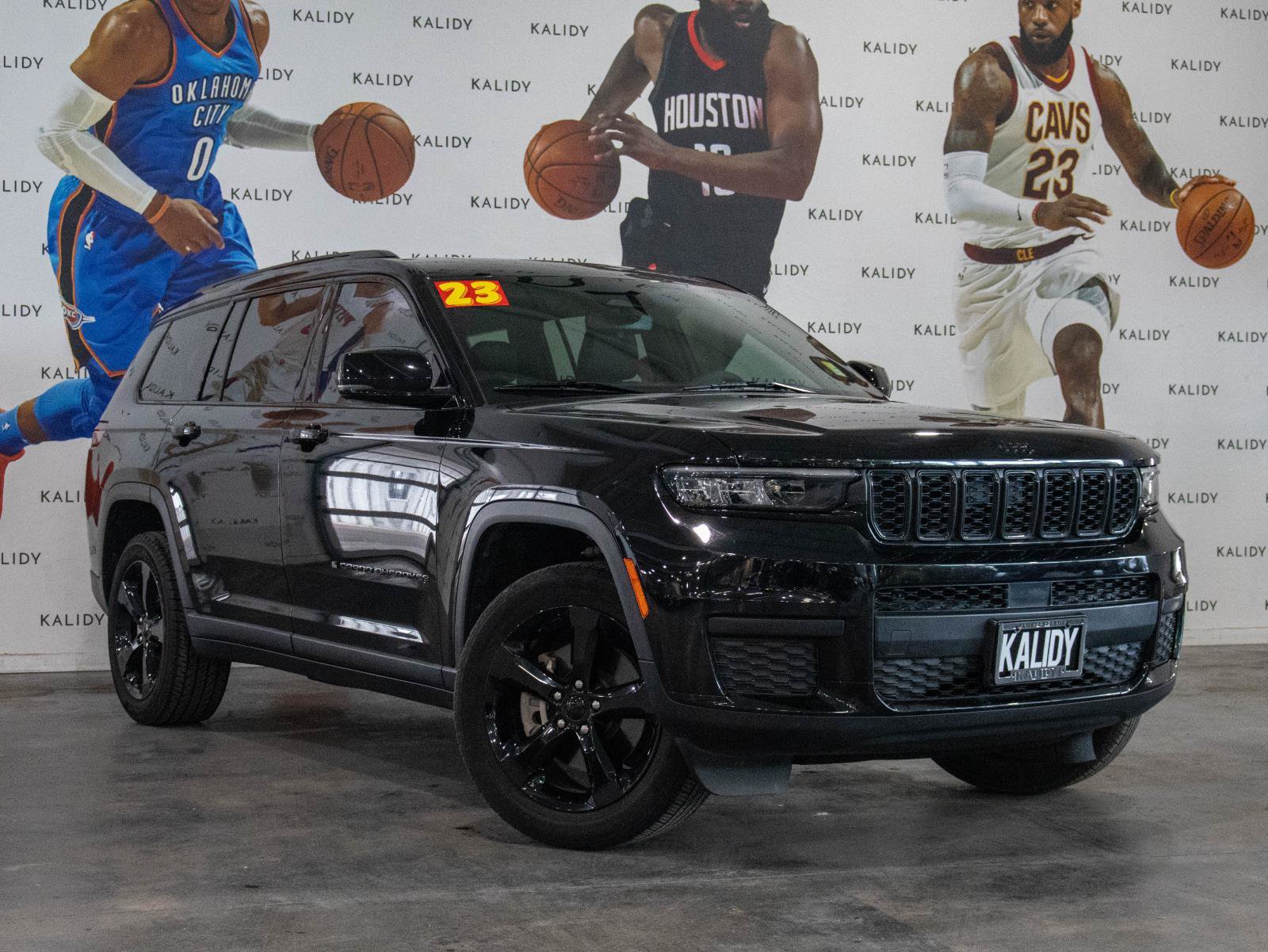 Used 2023 Jeep Grand Cherokee L Laredo AWD/4WD image 2