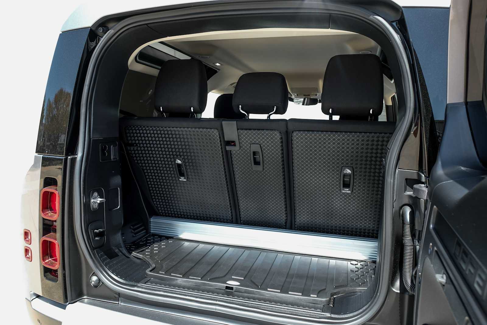 Used 2022 Land Rover Defender 90 image 45