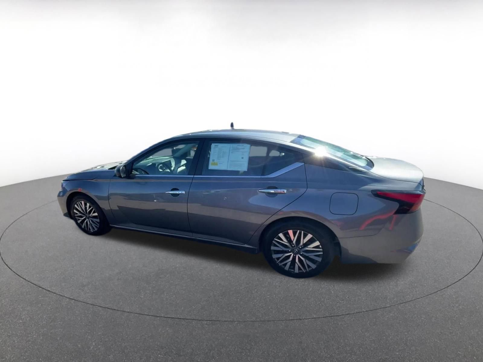 Used 2025 Nissan Altima 2.5 SV image 10