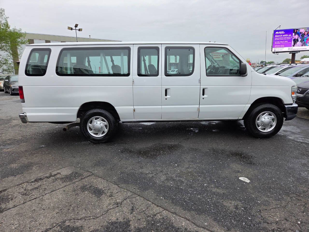 Used 2012 Ford E-350 and Econoline 350 XLT RWD image 4