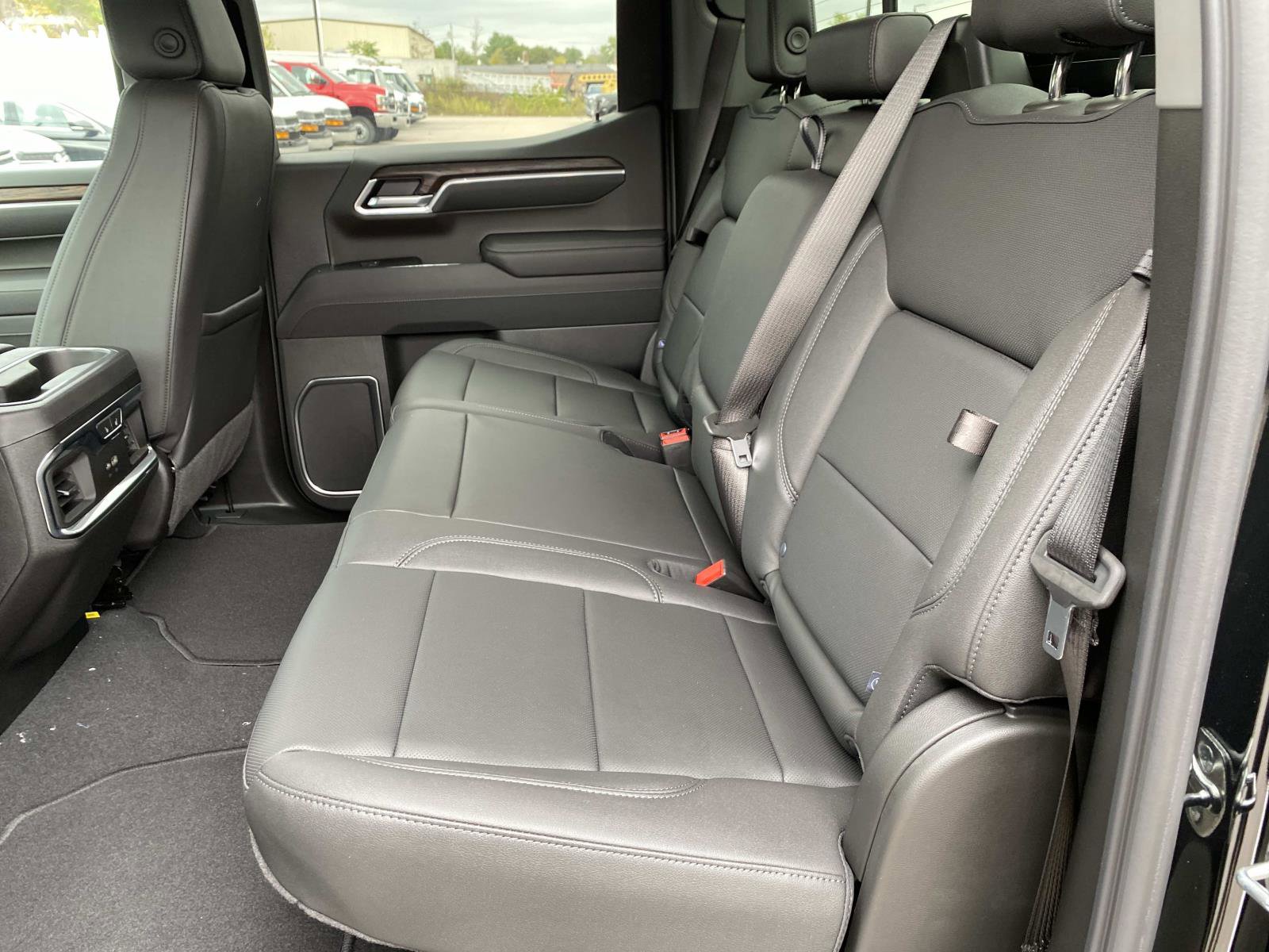 New 2026 GMC Sierra 1500 SLT w/ SLT Premium Package image 9