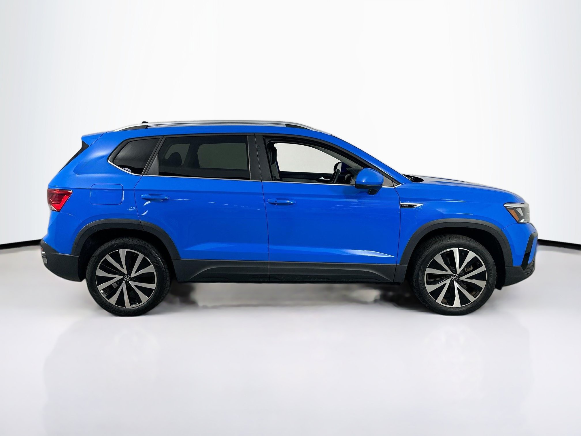 Used 2023 Volkswagen Taos SE FWD image 4
