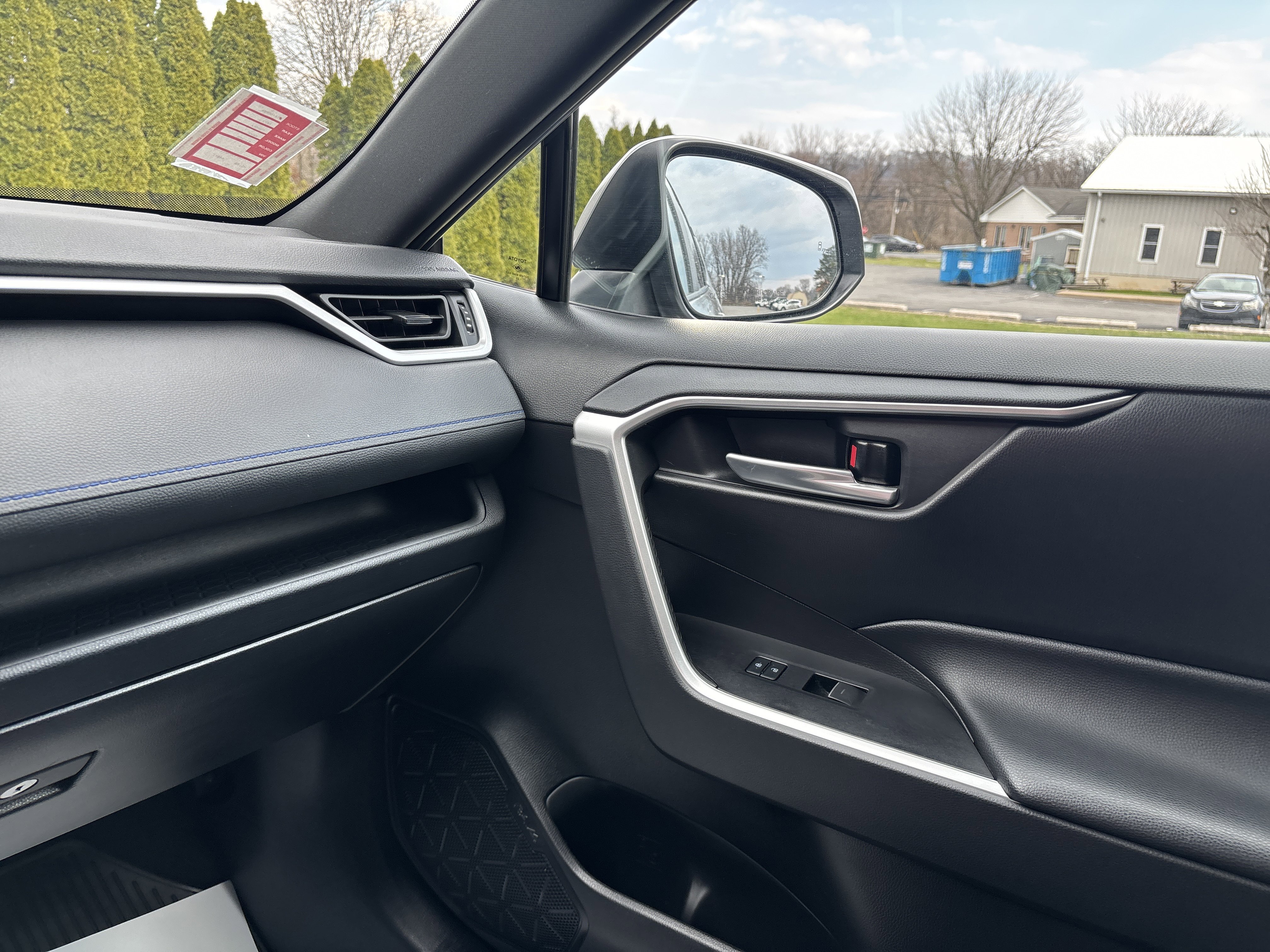 Used 2023 Toyota RAV4 SE w/ Convenience Package image 23