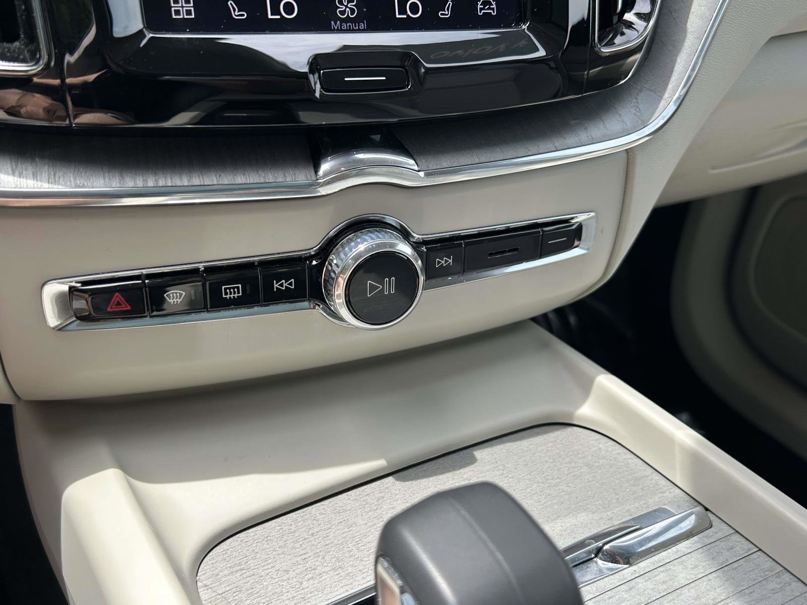 Certified 2025 Volvo XC60 B5 Plus AWD/4WD image 26