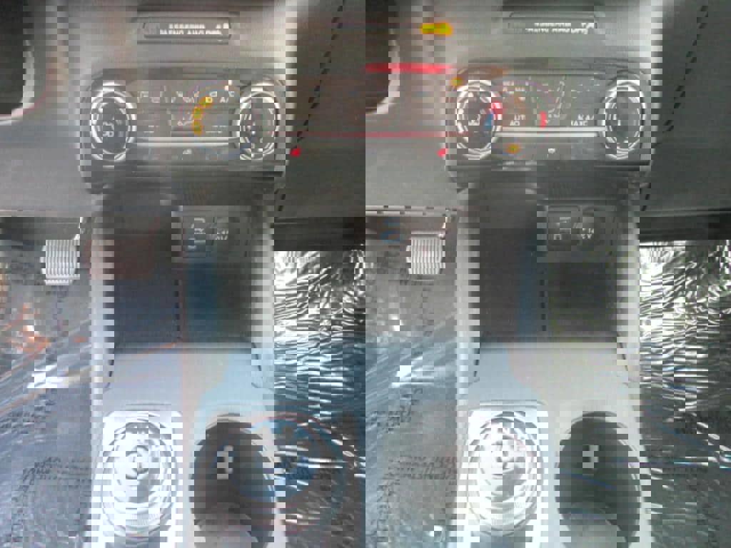 Used 2022 Ford Escape SE w/ Cold Weather Package image 14