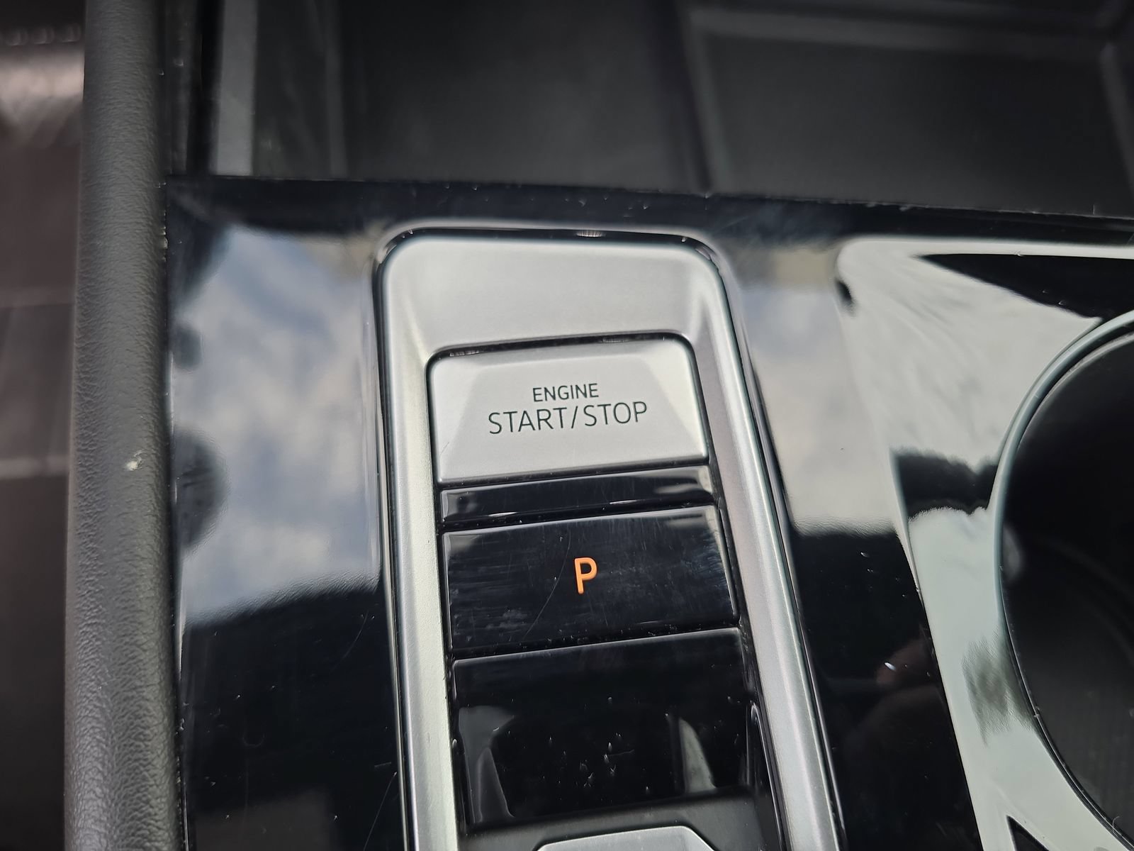 Used 2024 Volkswagen Atlas Cross Sport SE w/ Panoramic Sunroof Package FWD image 26