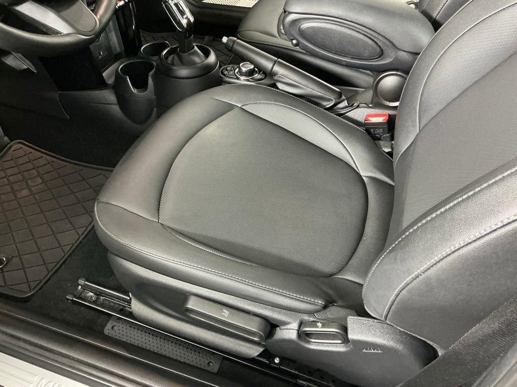 Used 2023 MINI Cooper 2-Door Hardtop image 22