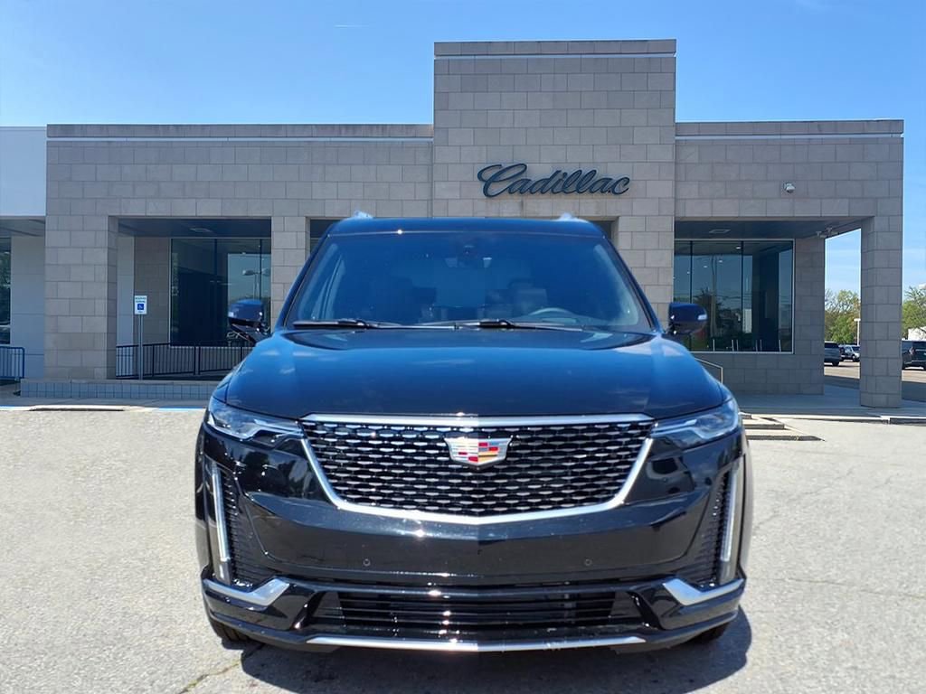 Used 2025 Cadillac XT6 Premium Luxury w/ Technology Package image 2