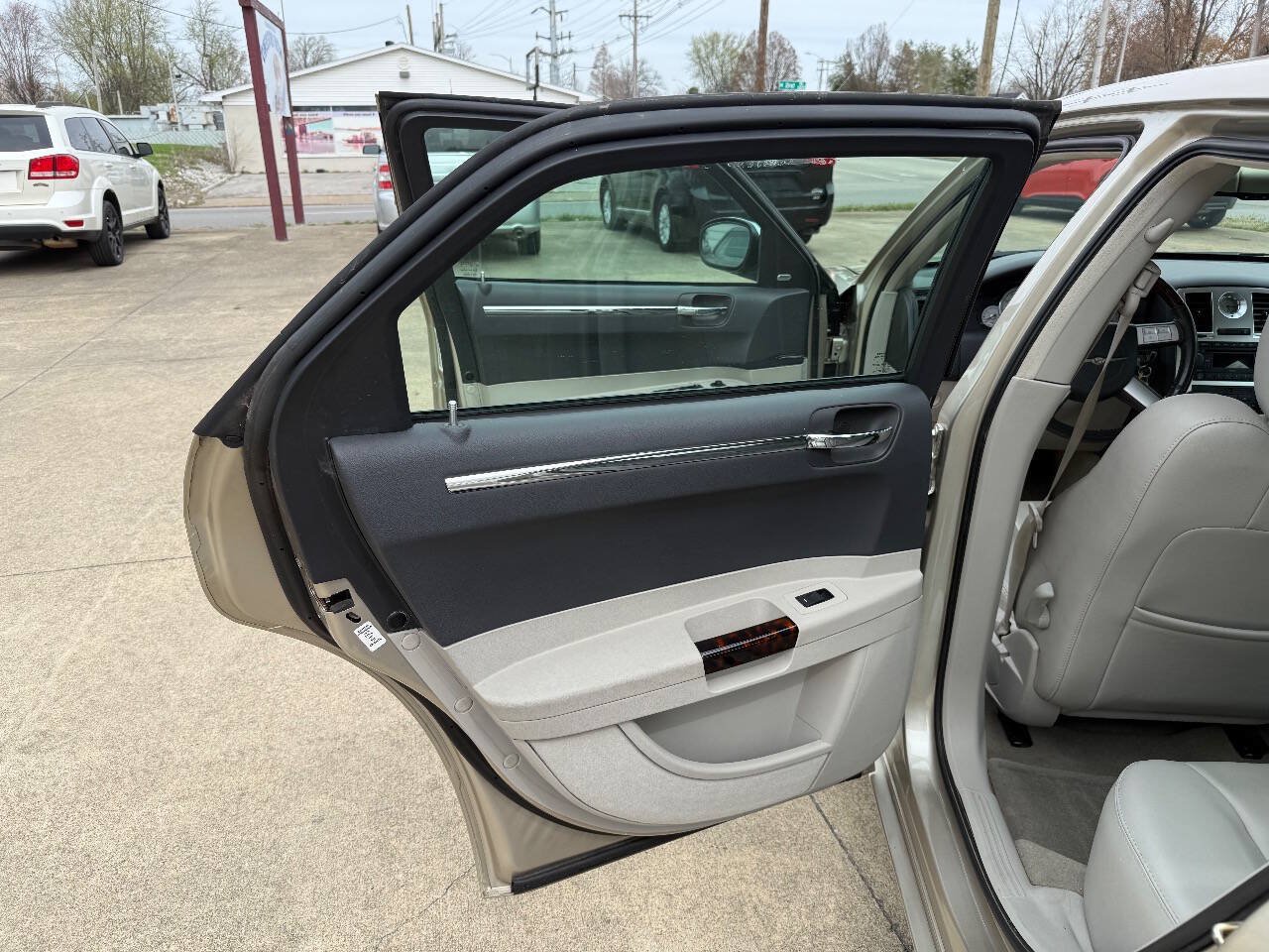 Used 2006 Chrysler 300 C RWD image 9