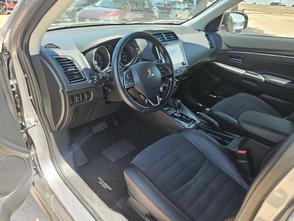 Used 2025 Mitsubishi Outlander Sport SE AWD/4WD image 9
